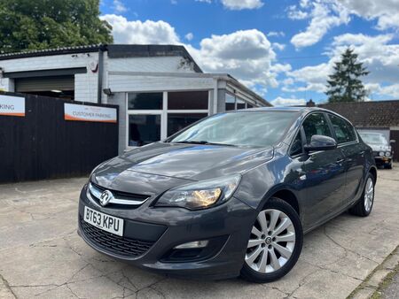 VAUXHALL ASTRA 1.6 16v Exclusiv Euro 5 5dr